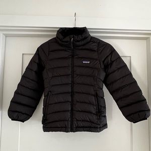 Girls Patagonia black puffer. Size S 7-8. In excellent condition.